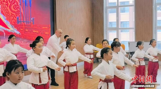 ݆Tʷ(qun)ڽoСW(xu)nʯ z